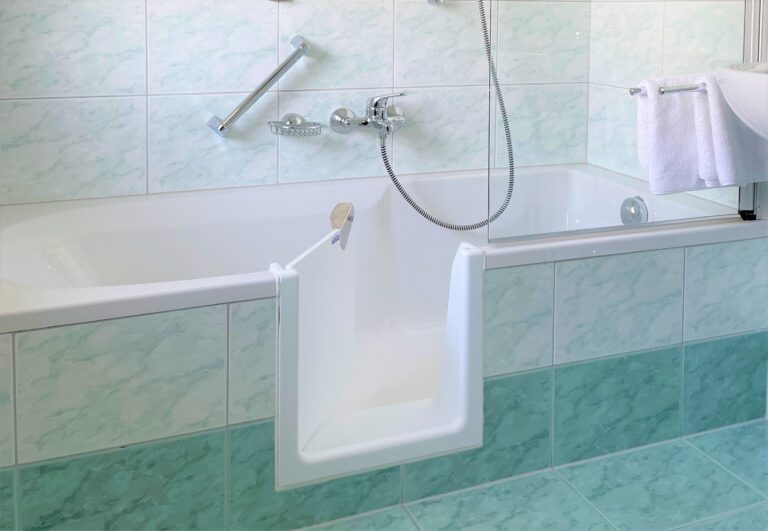 Hotel schoenegg-seefeld-Badewanne mit begehbarer Dusche